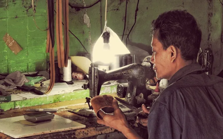 Leather Craftsman (46403248732)