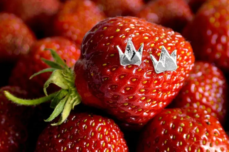 Silver crown stud earrings and strawberries by ASQ