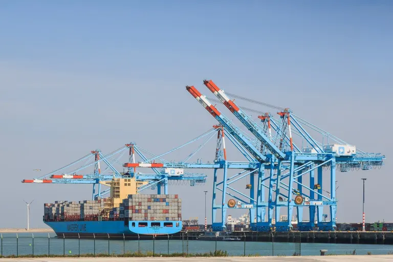Zeebrugge Belgium Portal crane APM Terminals 02